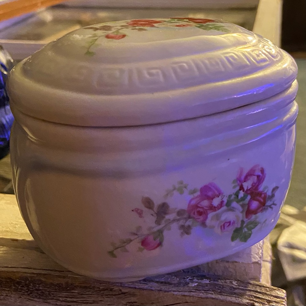 A & M Ceramic Trinket Box